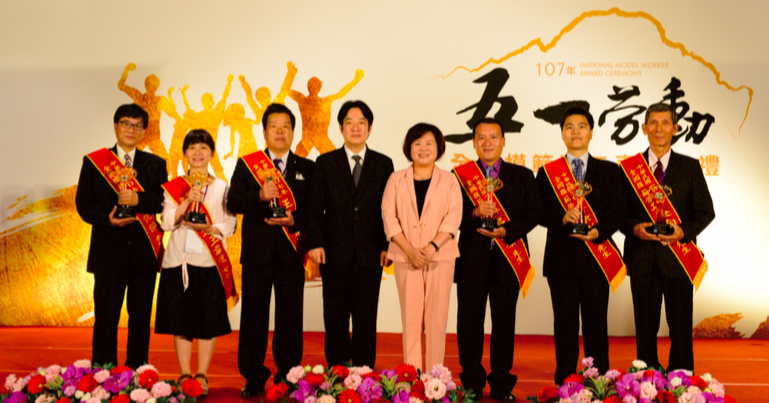 To mark Labor Day (May 1st), Executive Yuan Premier Lai Ching-Te personally presented awards to 51 model workers, and also expressed his sincere admiration for all workers in Taiwan