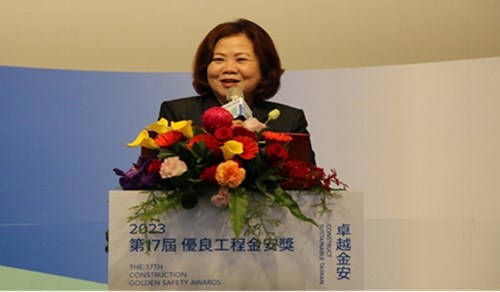 Minister Hsu Ming-Chun delivering a speech at the 2023 17th Construction Golden Safety Awards Recognition Ceremony.