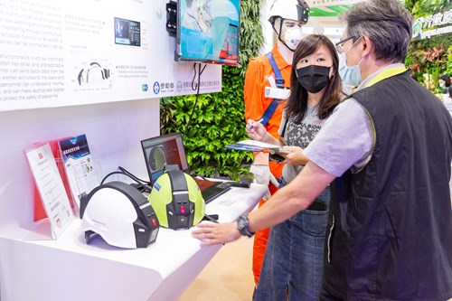 Smart helmets for industry use on display at the 2021 Taiwan Innotech Expo
