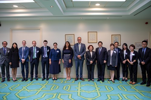 Minister Hsu Ming-chun and the Director-General of the Directorate-General for Employment, Social Affairs and Inclusion (8th from the left) posing for a photo at the Taiwan-EU Labour Consultation.