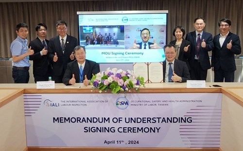 Deputy Minister of Labor Hsu Chuan-sheng at the MOU signing ceremony with IALI.