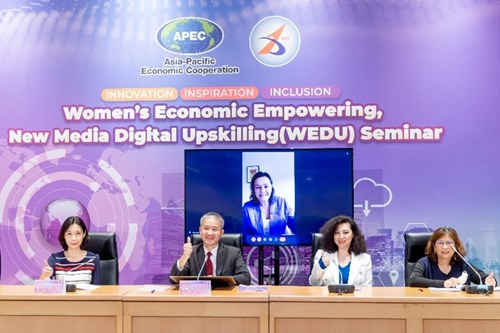 VIPs in a group photo during the “Innovation, Inspiration, Inclusion: Women’s Economic Em-powering, New Media Digital Upskilling (WEDU) Seminar” opening ceremony on Nov. 30