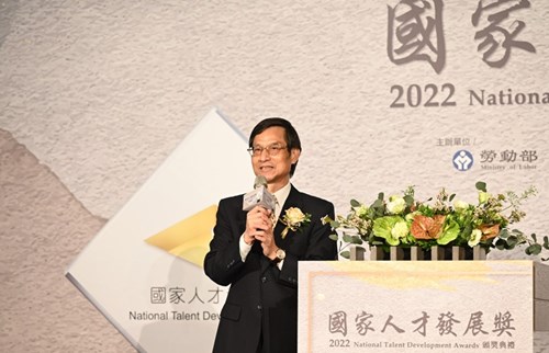 Minister Without Portfolio Lin Wan-I delivering an address