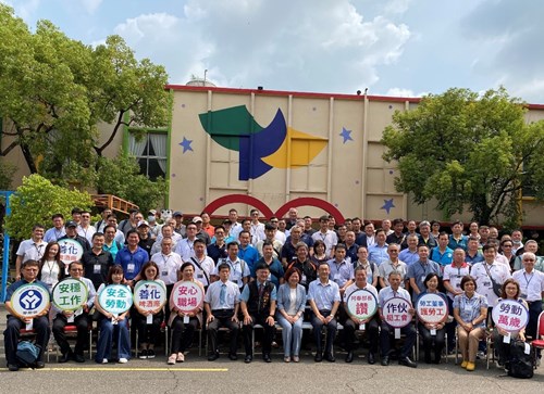 Minister Hsu Ming-chun, together with the labor directors and the chairpersons of their affiliated labor unions, visited the Tainan Shanhua Brewery of Taiwan Tobacco and Liquor Corporation.