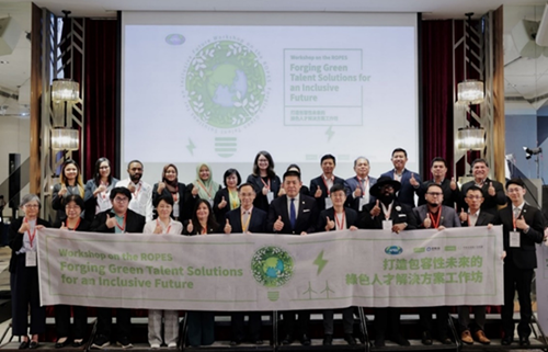 Figure 5: Shih-chang Chen, Deputy Director General of Workforce Development Agency, MOL (6th from the left, front row) in a group photo with speakers and guests at the seminar.