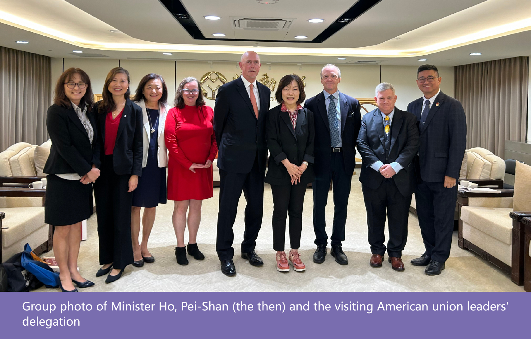 Minister of Labor Ho, Pei-Shan (the then) Receives U.S. Union Leaders Delegation